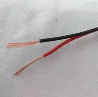 Kabel Kecil Warna Merah Dan Hitam